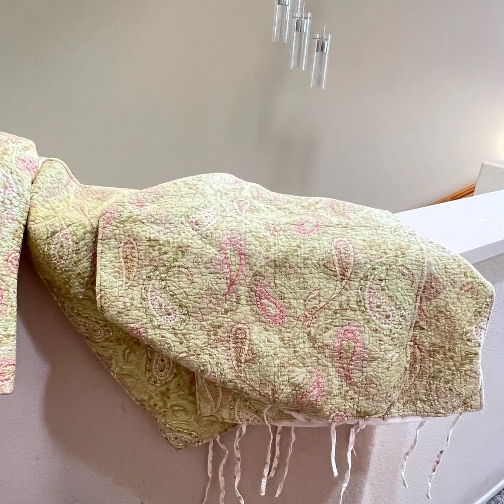 VNTG cotton Green & Pink paisley quilted twin size blanket Set with three sham